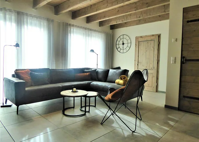 Diamond 6 Person Wifi Near Lift